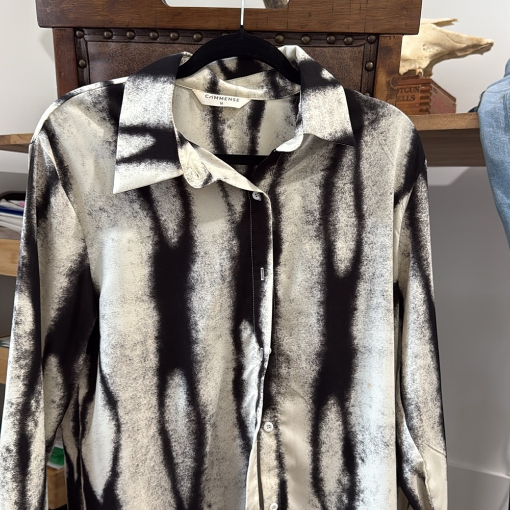 Commense silk button down blouse. - Picture 4 of 4